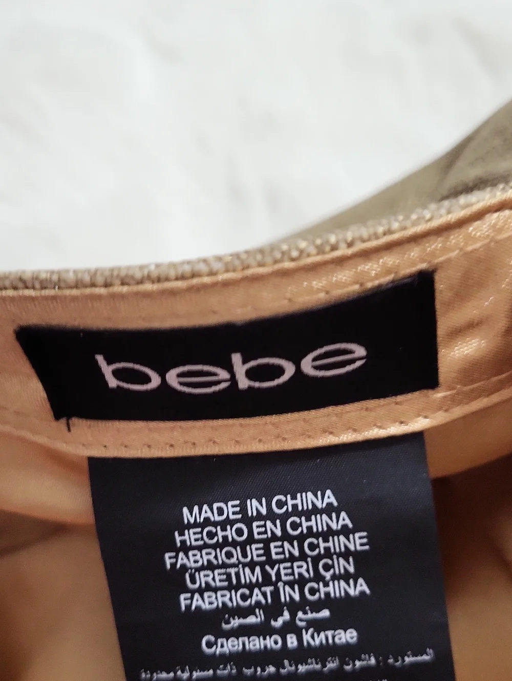 Bebe News Boy Metalic Gold Woven Fabric Hat With Gold Link Chain